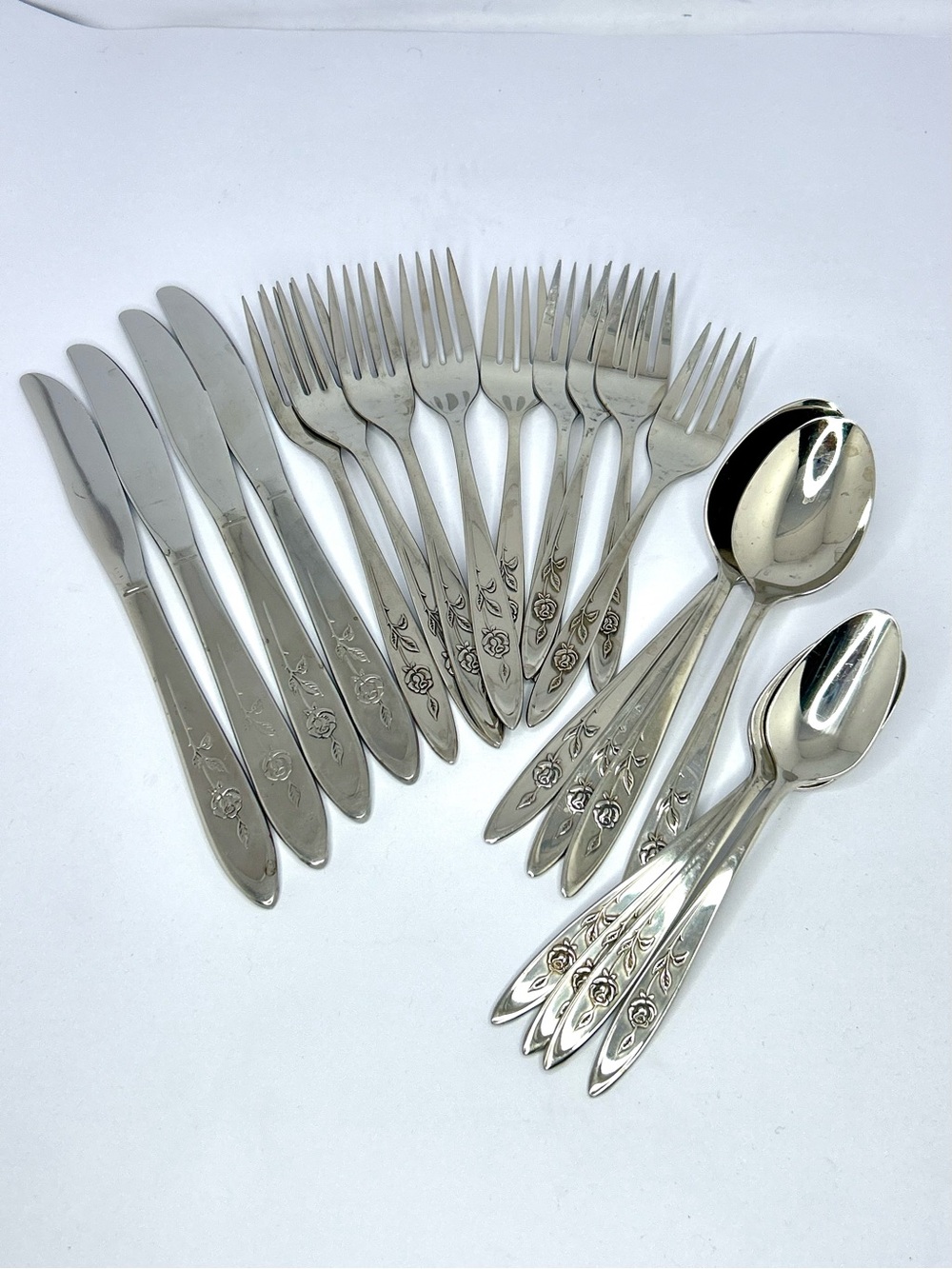 ONEIDA Betty Crocker MY ROSE Silverware Set of 21 Pieces Community Stainless